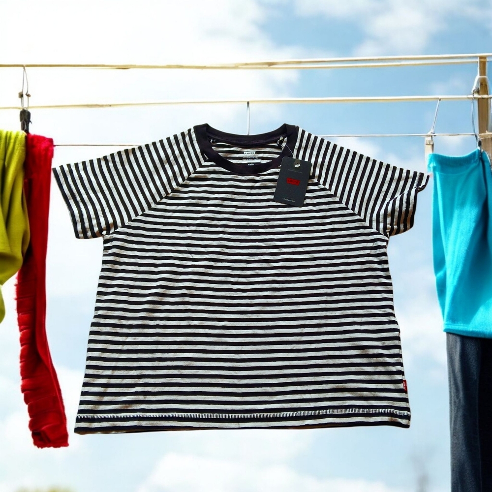 LEVIS Tee Black & White Striped Short Sleeve Crewneck Standard Fit T-shirt Small